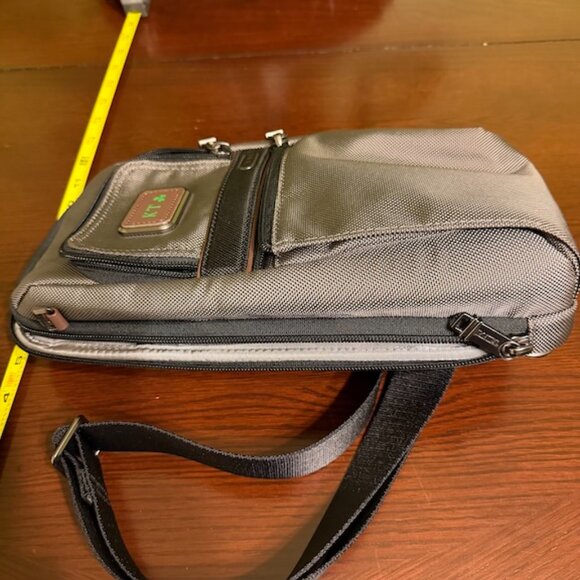 Tumi sling bag - Picture 5 of 5